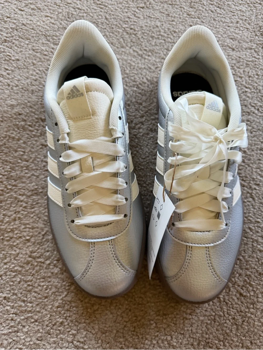 adidas women’/ Silver and White Retro Sneakers size 7.5, new with tags